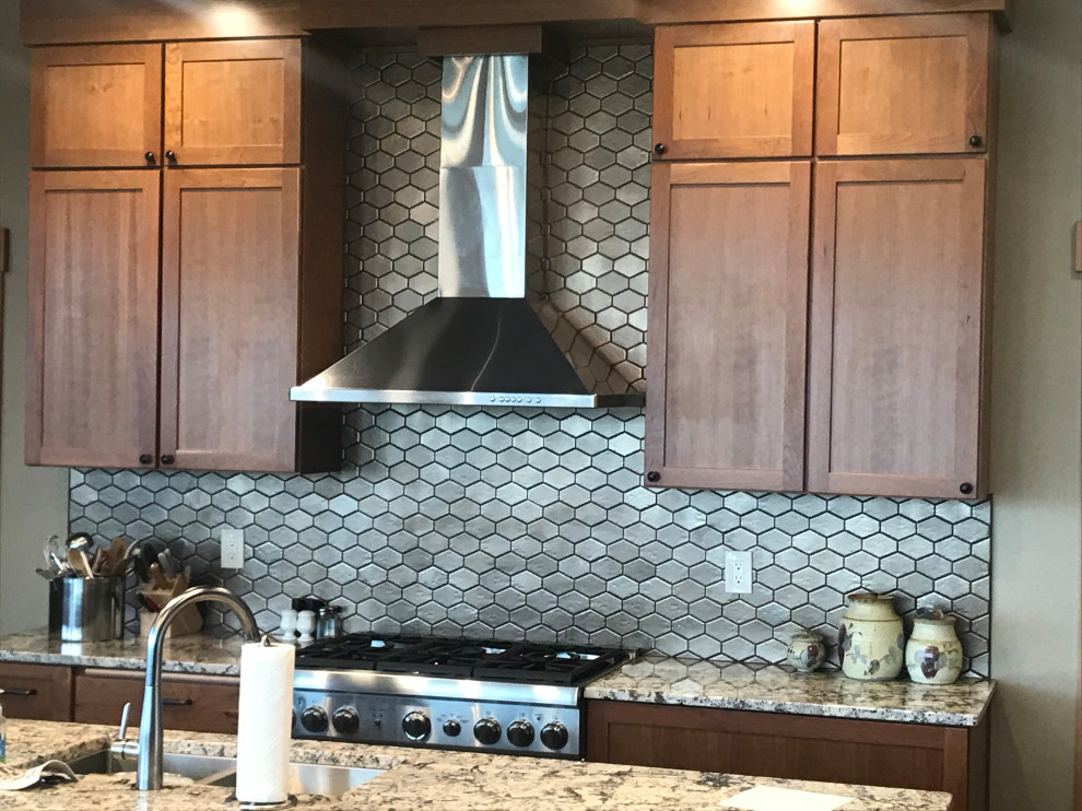 Kitchen - kitchen idea in Seattle