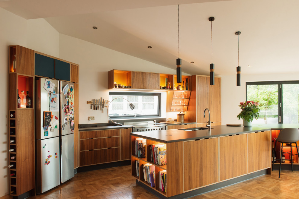 Inspiration for a mid-century modern kitchen remodel in Manchester