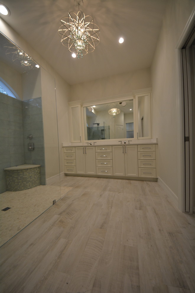 Transitional bathroom photo in Miami