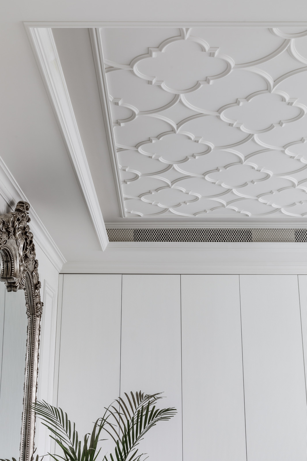 Гипсовая лепнина Аврора в интерьере частного дома в Краснодаре