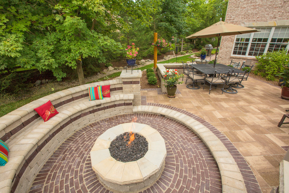 Mid-sized traditional backyard patio in Indianapolis with a fire feature and concrete pavers.
