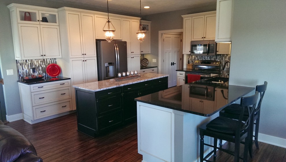 Kitchen - transitional kitchen idea