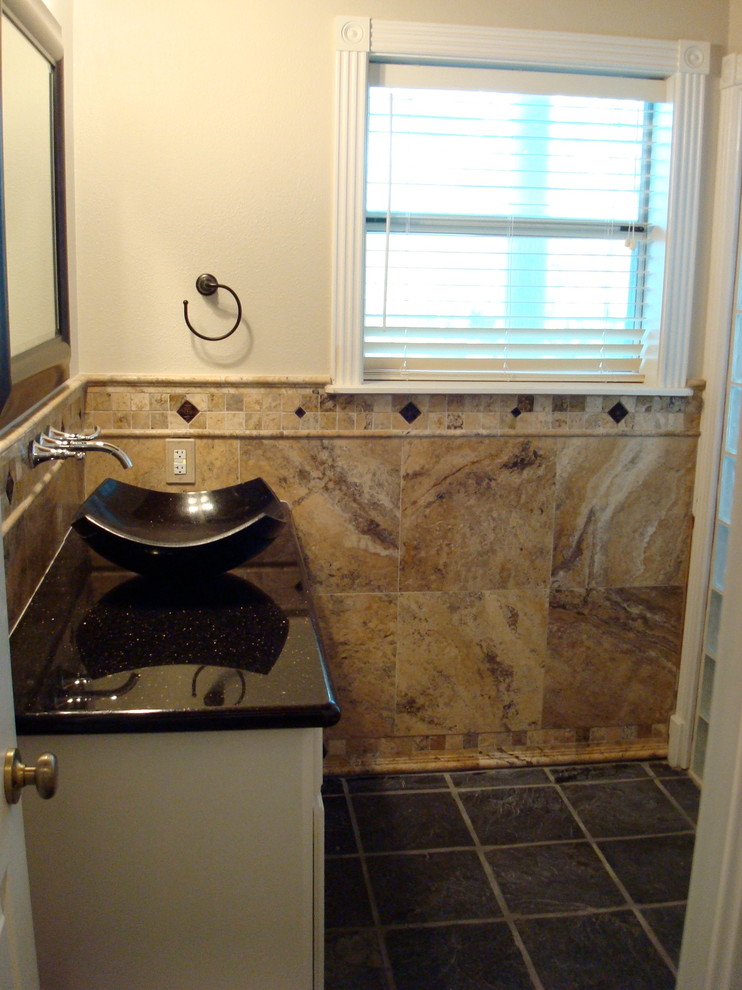 This is an example of a traditional bathroom in Houston.