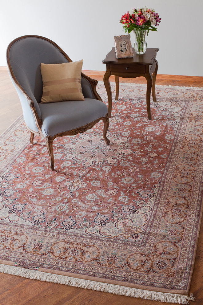 Декор интерьера  коврами  ручной работы