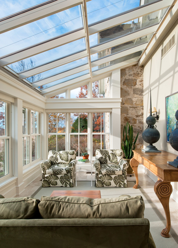 This is an example of a traditional sunroom in Toronto with a glass ceiling.