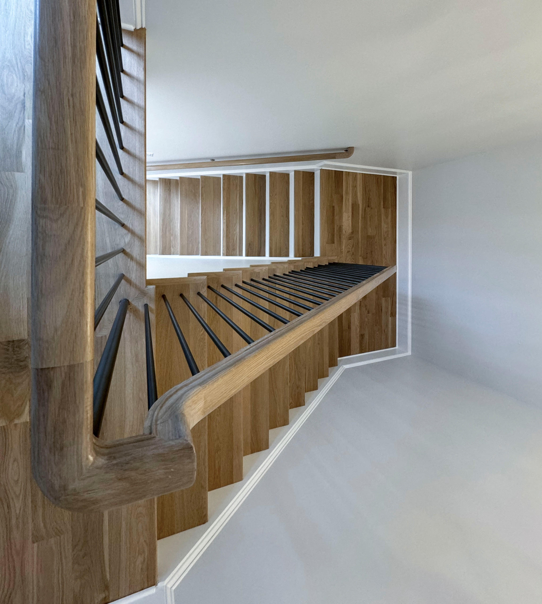 116_Elegant & Eye-catching Curved Staircase, Leesburg VA 20175
