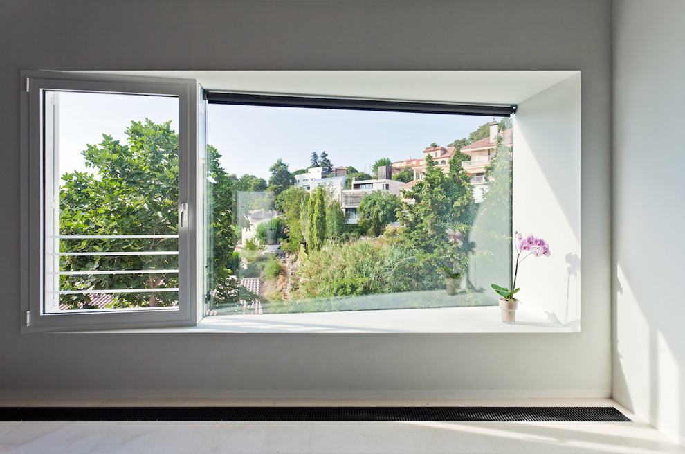 Minimalist home design photo in Barcelona
