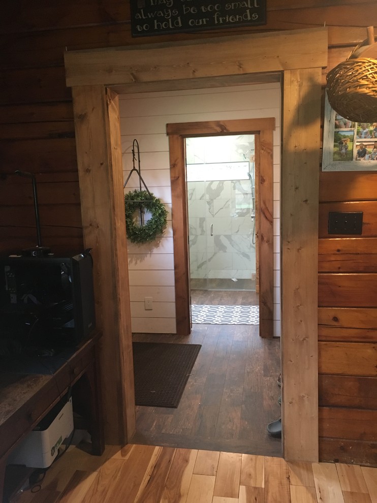 Example of a small mountain style entryway design