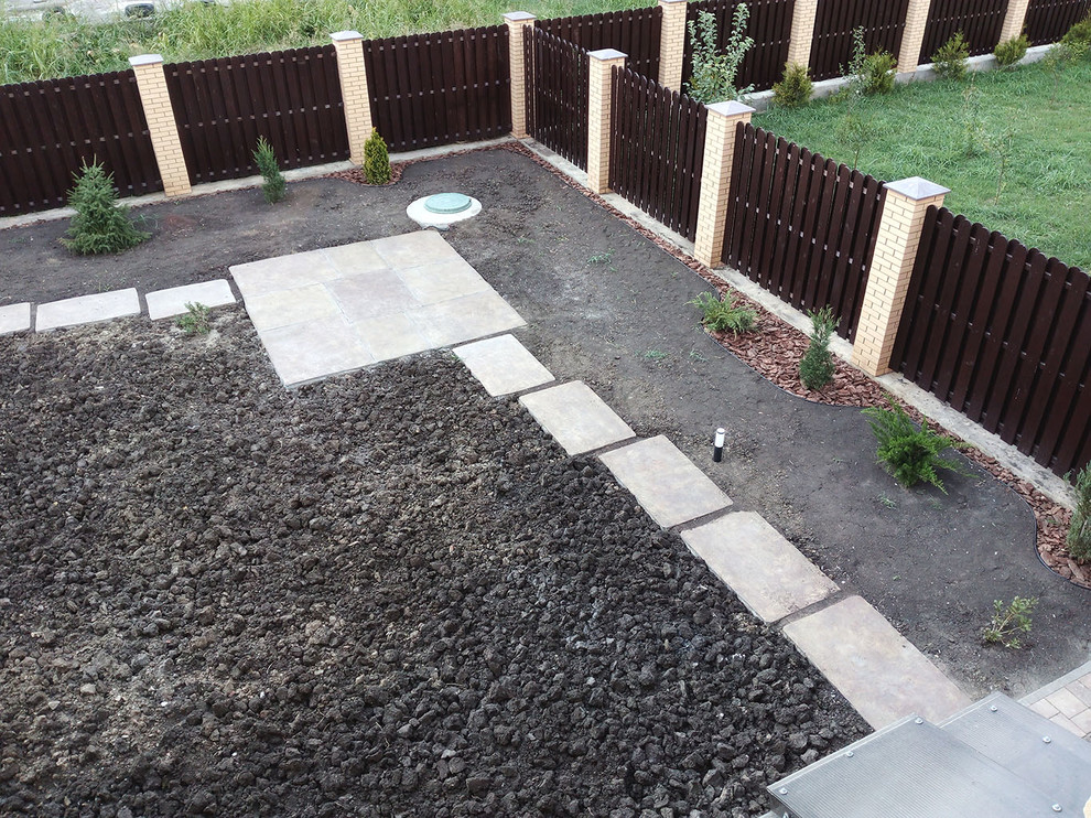 Тыльная часть сада. Площадка под беседку.