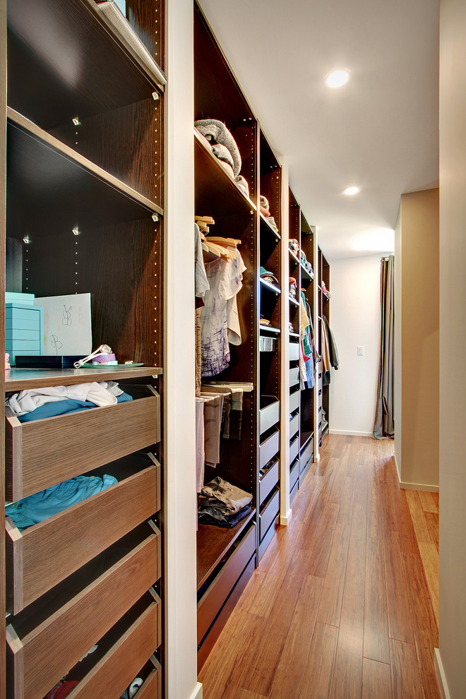 Design ideas for a modern storage and wardrobe in Seattle.