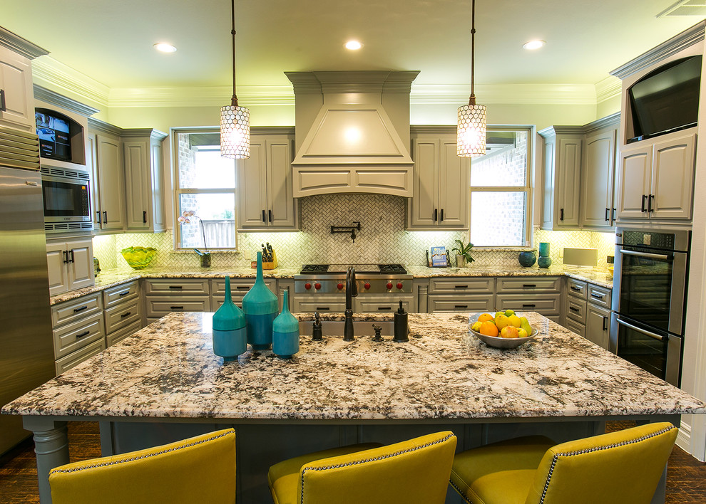 Inspiration for a transitional kitchen remodel in Dallas