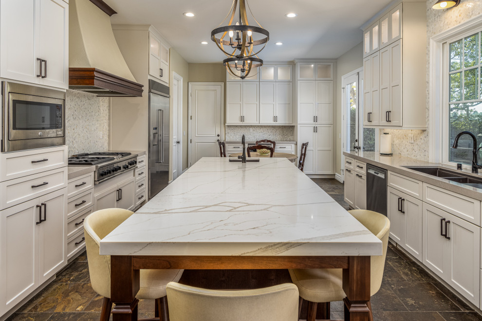Eat-in kitchen - large coastal u-shaped eat-in kitchen idea in San Diego with a single-bowl sink, shaker cabinets, white cabinets, quartz countertops, white backsplash, porcelain backsplash, stainless steel appliances, an island and white countertops