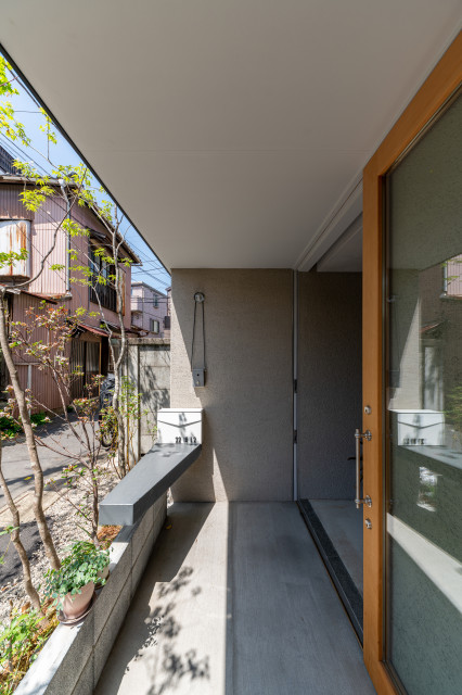 庭見る小居 asiatico-porche