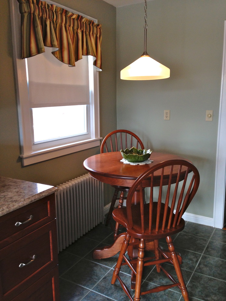 Inspiration for a transitional kitchen remodel in Bridgeport