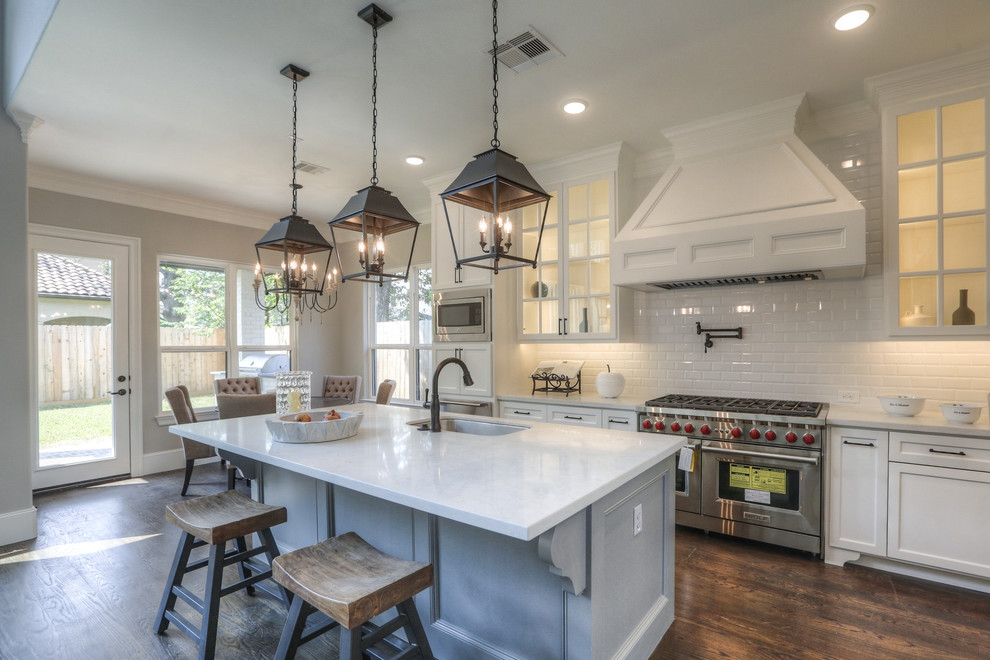Example of a transitional kitchen design in Houston