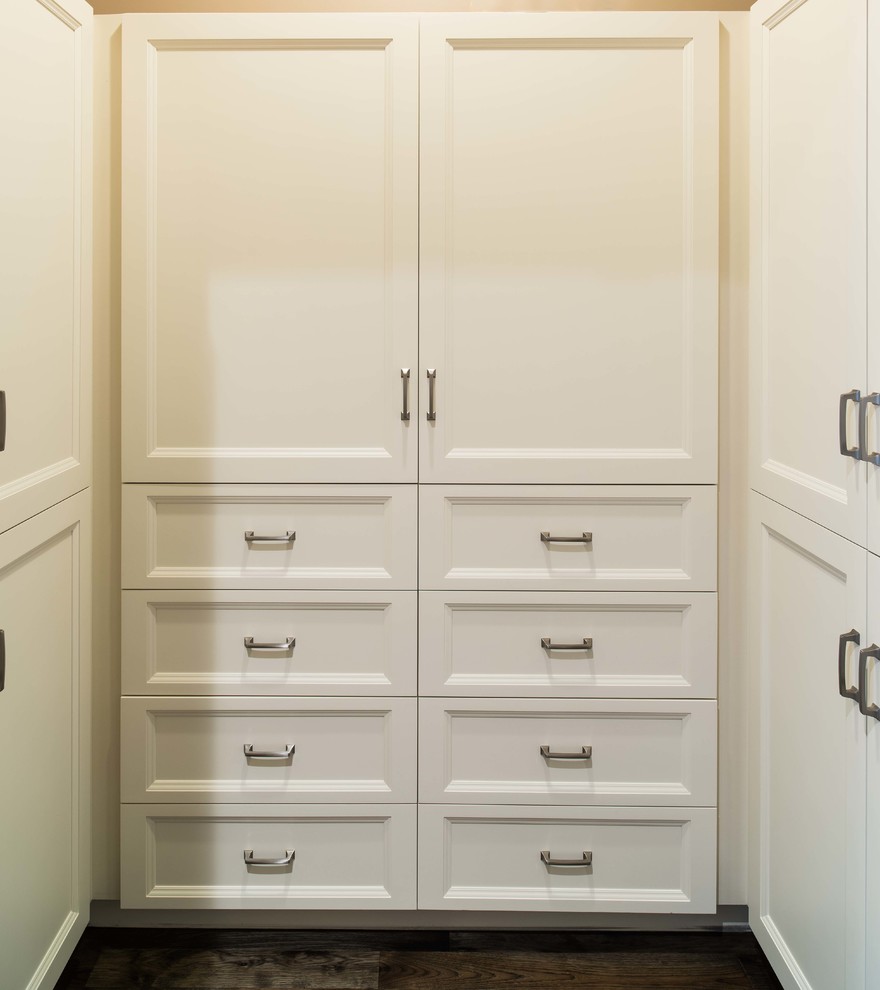 Design ideas for a traditional storage and wardrobe in Omaha.