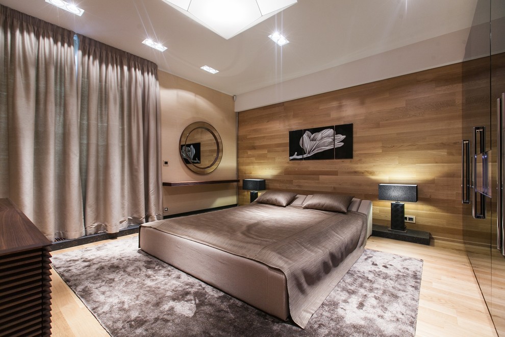 Design ideas for a large contemporary master bedroom in Saint Petersburg with beige walls, light hardwood floors and brown floor.