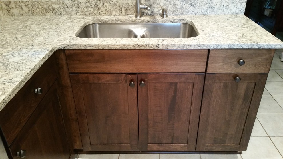 Kitchen - traditional kitchen idea
