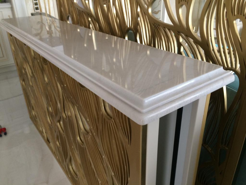 Столешница с подклейкой и фигурным фартуком из нат. кварцита Exclusive White