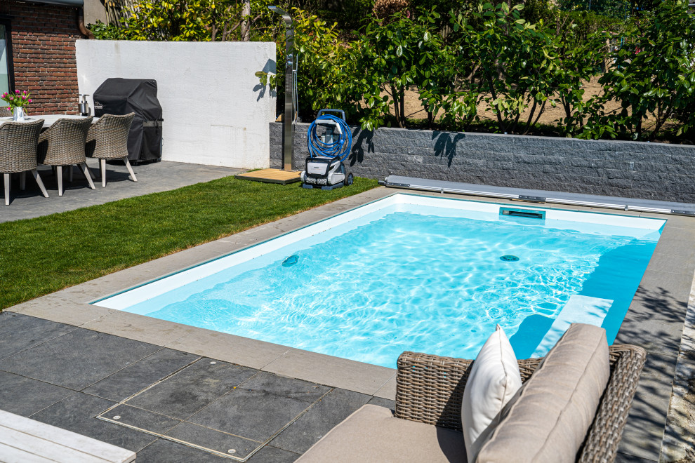 Moderner Pool in Düsseldorf