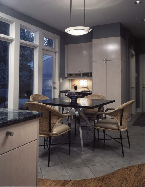 Dramatic Modern Kitchen contemporaneo-cucina
