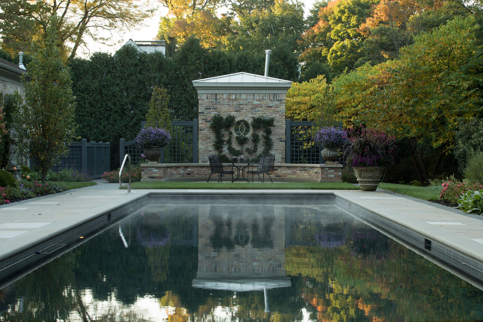 Transitional pool photo in Chicago