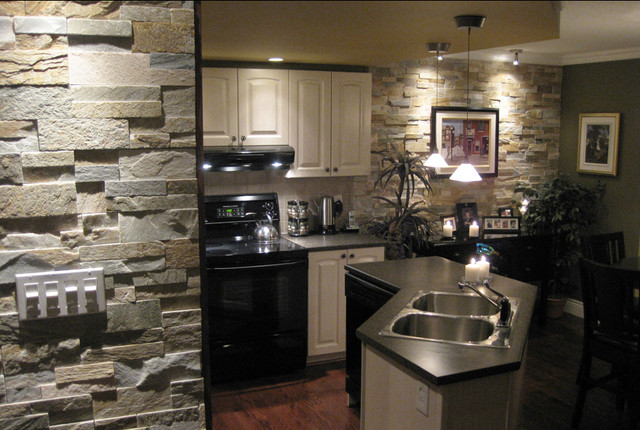Open Kitchen with Natural Stone Traditional Kitchen 