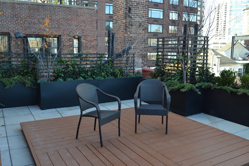 Design ideas for a mid-sized modern rooftop deck in New York with a container garden and no cover.