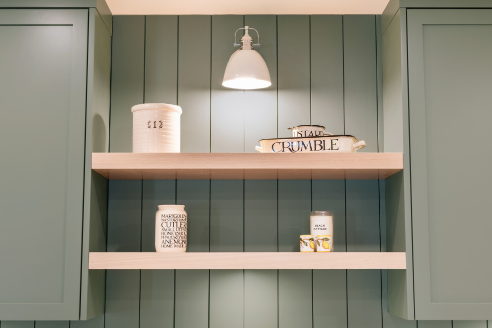 Transitional home design photo in Vancouver