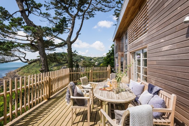 Raffia beach-style-deck