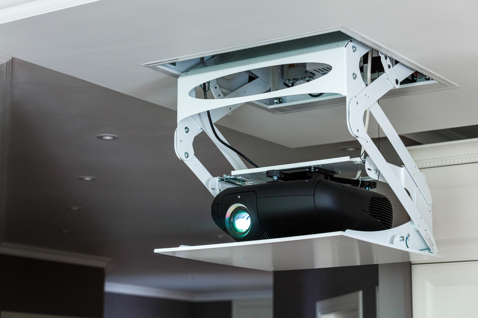 Умный Дом и Домашний кинотеатр  в квартире