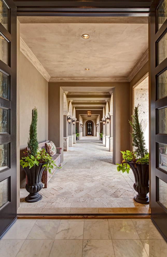 Design ideas for a traditional entryway in Phoenix.