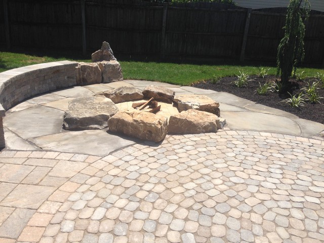 Pool american-traditional-garden