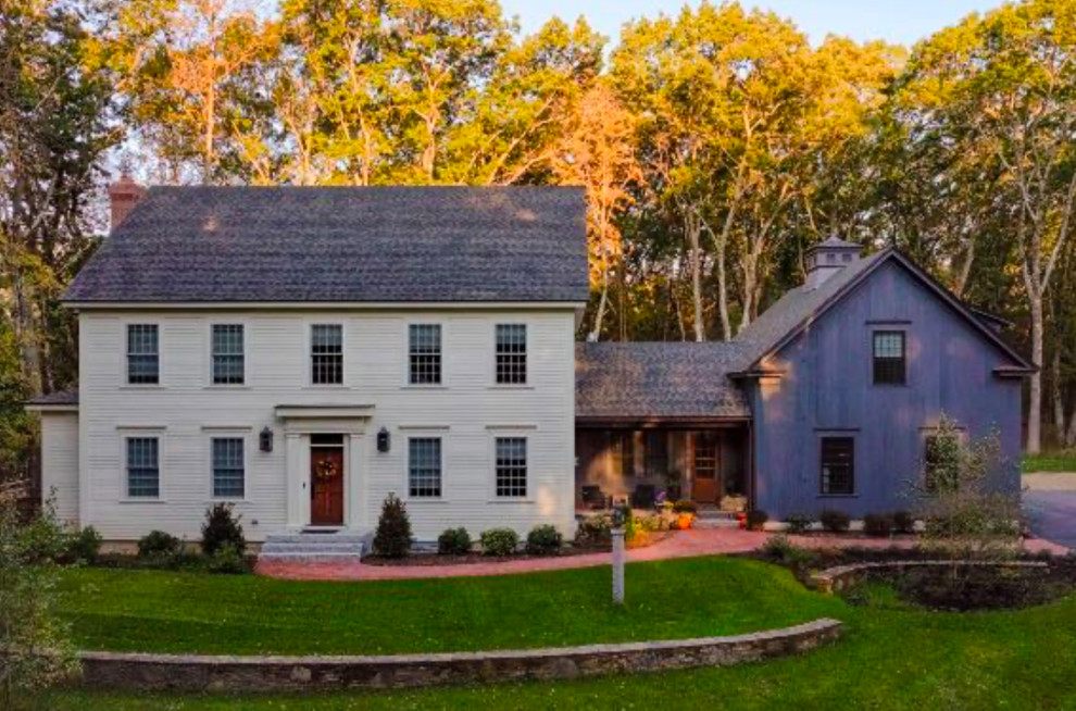 Cottage exterior home idea in Boston