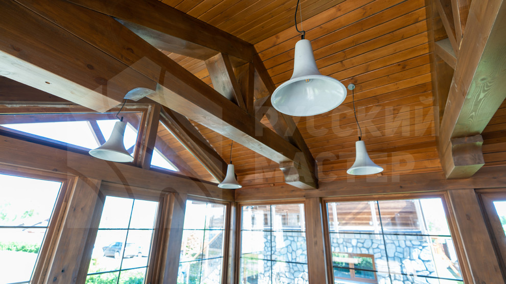 Дом в стиле шале на берегу Правдинского озера