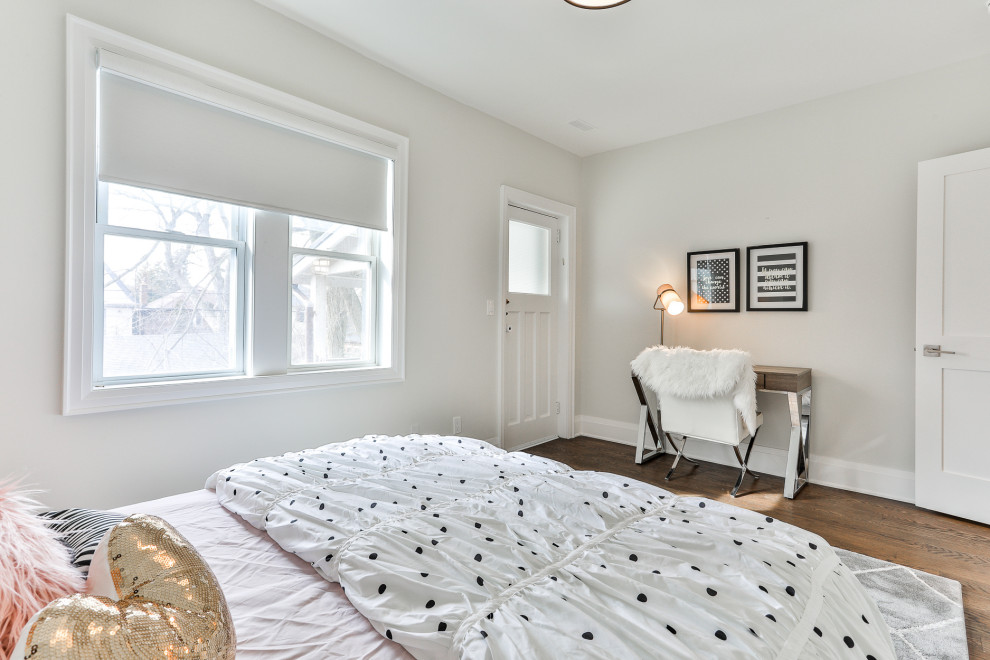 Home design - transitional home design idea in Toronto