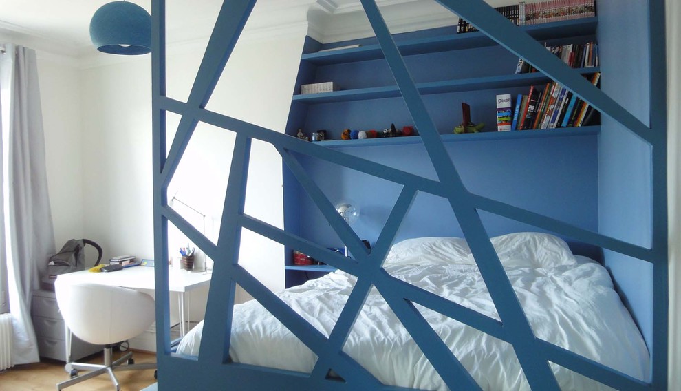 Small modern master bedroom in Paris with blue walls.