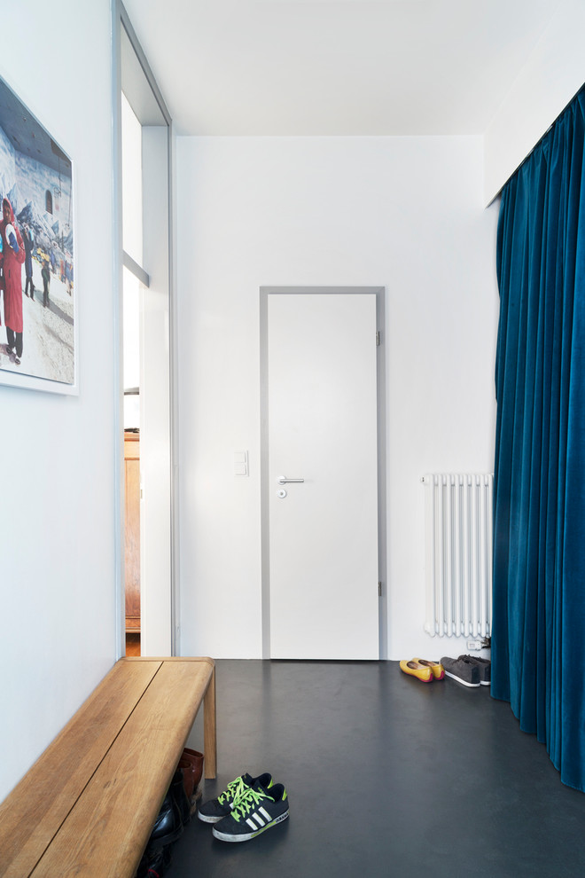 Design ideas for a contemporary hallway in Berlin.