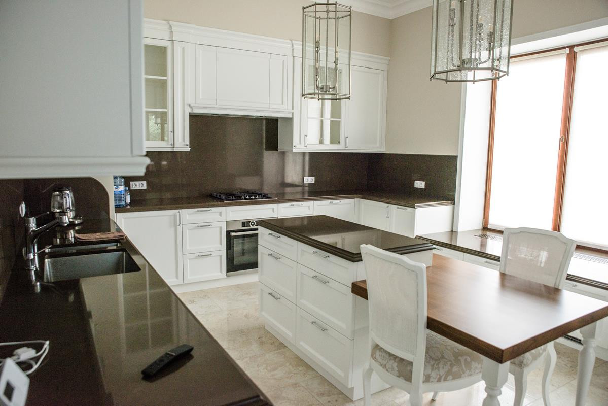 Столярные изделия в коттедж : лестницы, мебель, двери и тд.