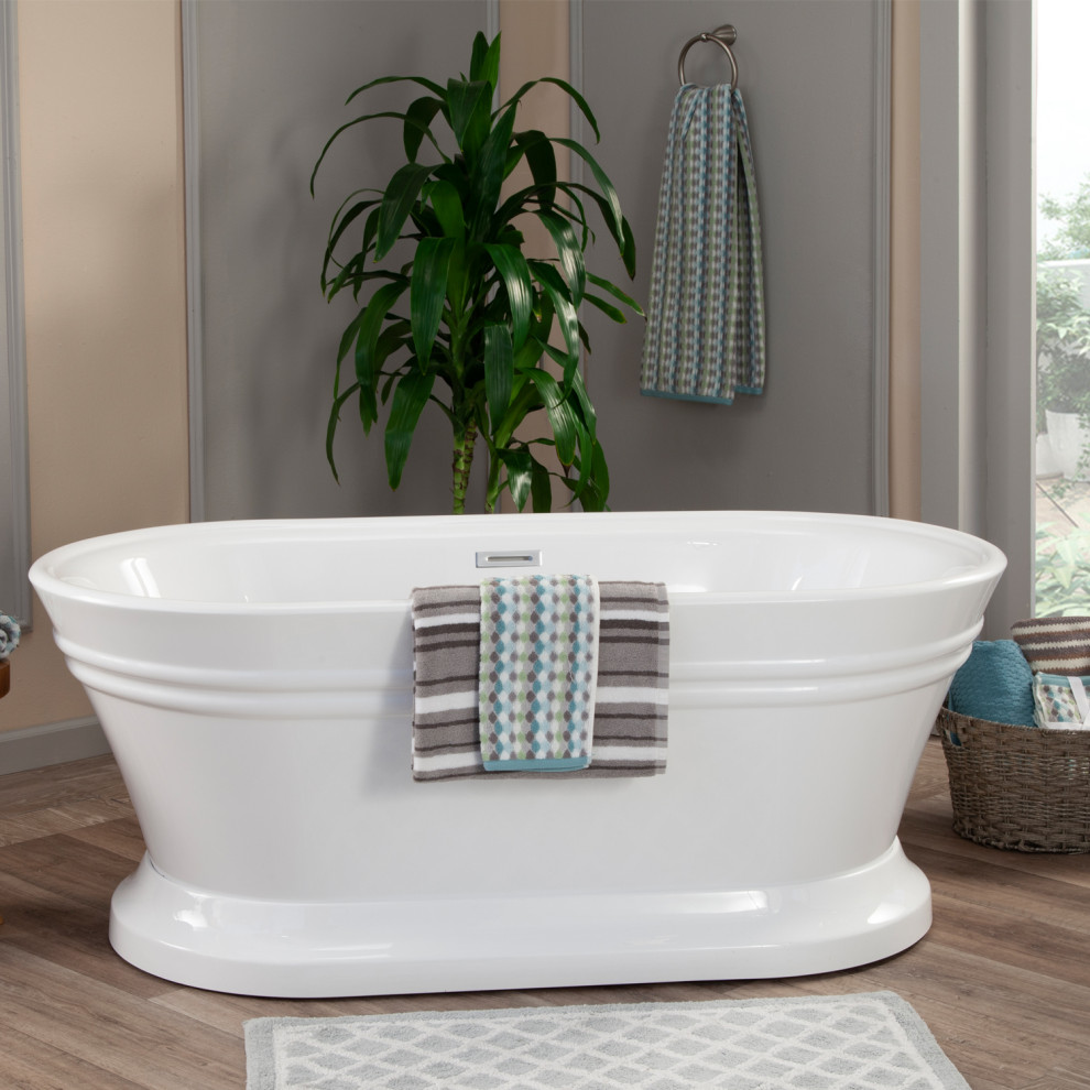 Foto de cuarto de baño moderno con bañera exenta y encimeras blancas