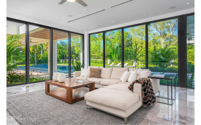 6801 SW 92nd St modern-wohnzimmer