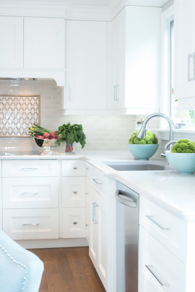 Mid-sized transitional kitchen photo in Toronto