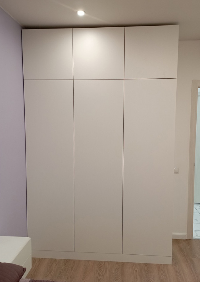 Распашные шкафы