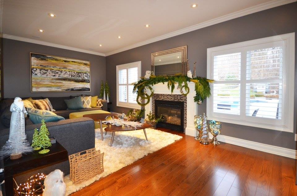 Transitional home design photo in Toronto