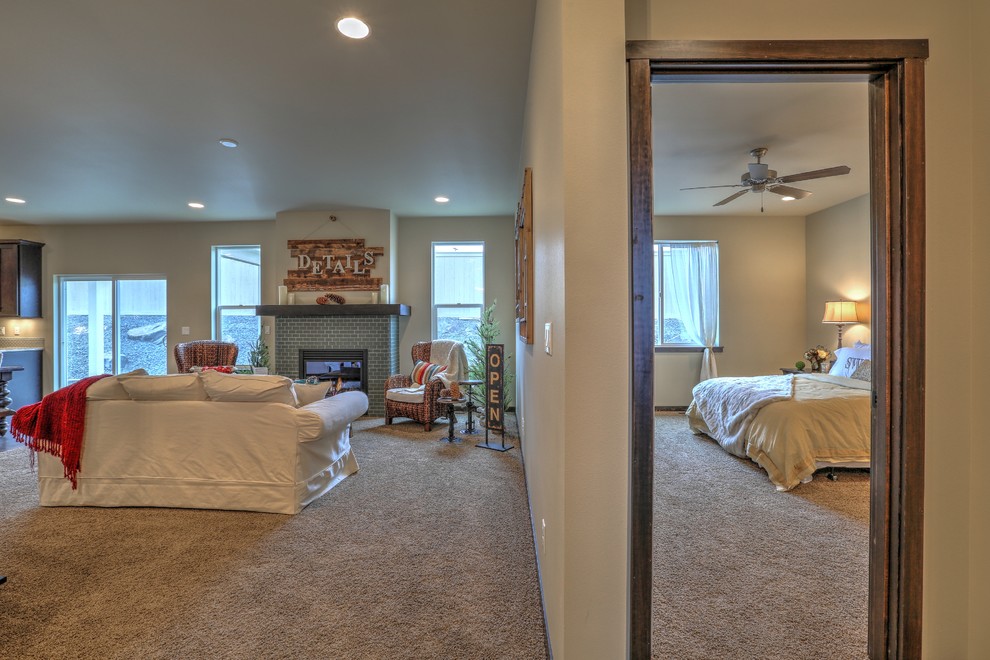 Example of a mountain style home design design in Seattle