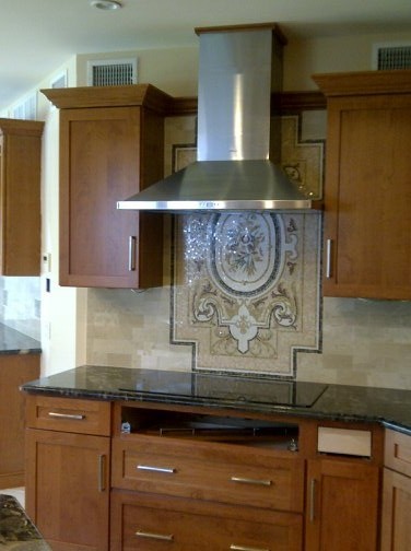 Spacious Transitional Kitchen nyklassisk-koek