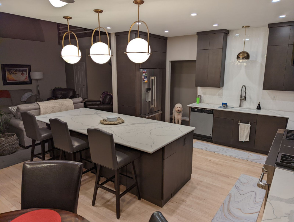 Kitchen - kitchen idea in Milwaukee