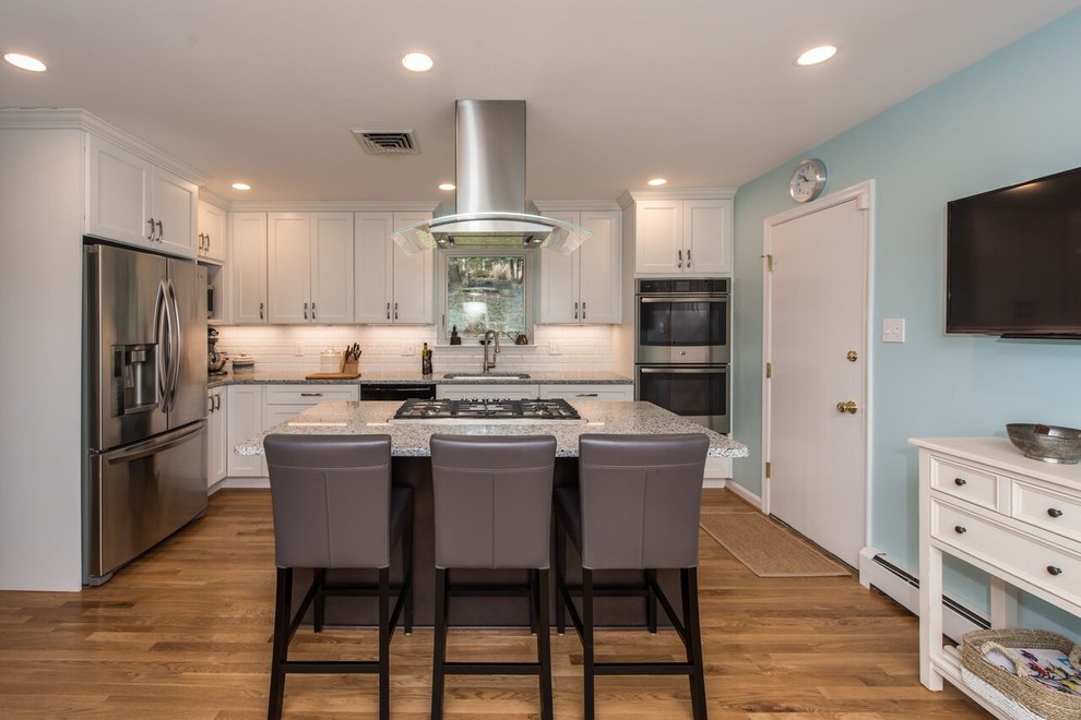 Transitional eat-in kitchen in DC Metro with shaker cabinets, white cabinets, quartz benchtops, white splashback, subway tile splashback and stainless steel appliances.