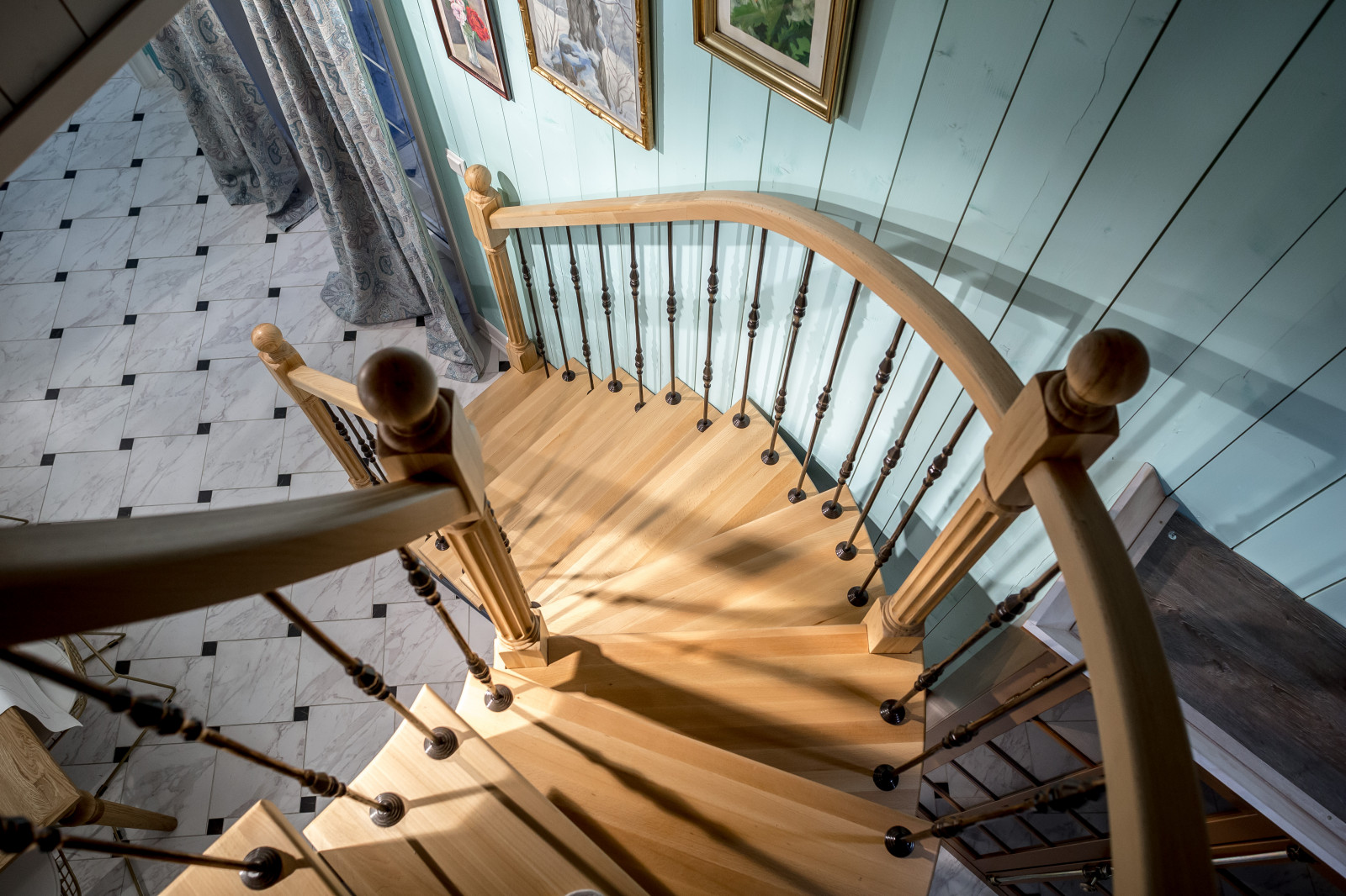 Проект 18 - Деревянная лестница из бука для НТВ