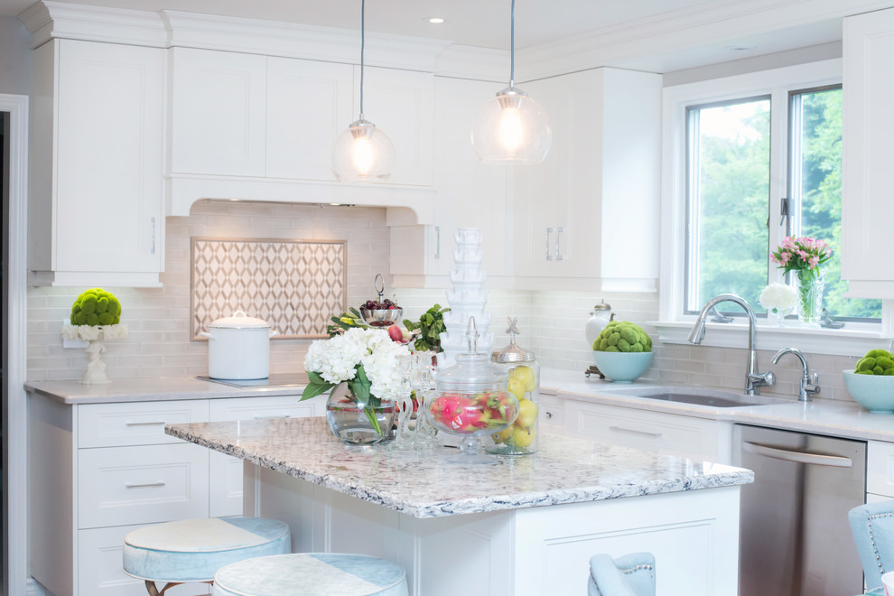 Eat-in kitchen - mid-sized transitional u-shaped eat-in kitchen idea in Toronto with shaker cabinets, white cabinets, white backsplash, an island, quartz countertops and stainless steel appliances